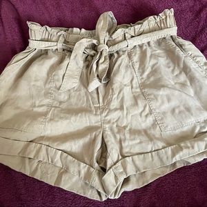 Aerie paper bag khaki shorts size medium